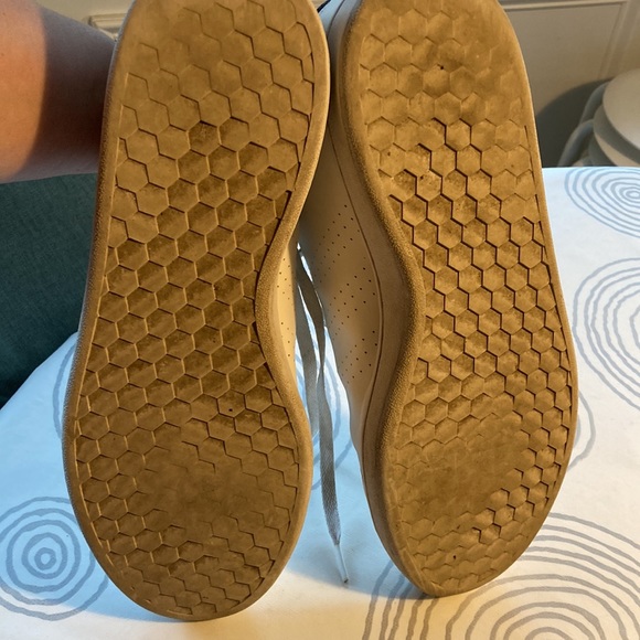 Adidas white “leather” sneackers sz11 a bit used but still in great shape GZ5299 - Picture 7 of 13